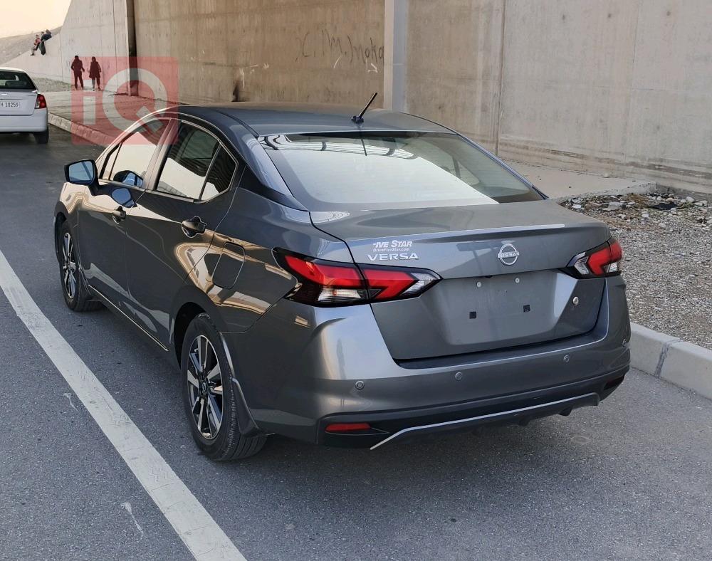 نيسان فيرسا